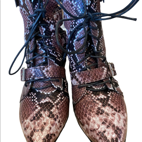 Cut out snakeskin ankle booties - Picture 4 of 6